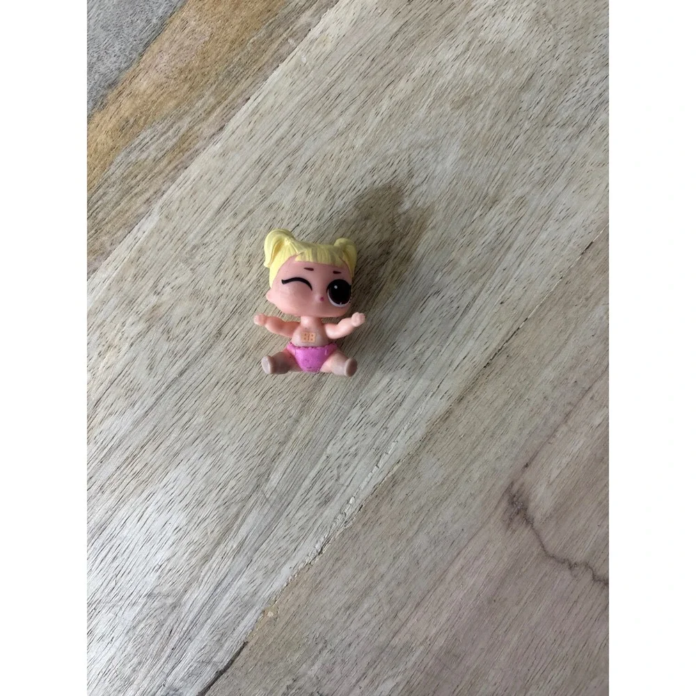 MGA LOL Surprise Lil Sister Figure Winking Blonde Pigtails Pink Diaper 1.5in